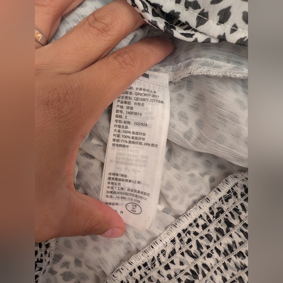 Abercrombie & Fitch Black and White Wrap Blouse - Picture 12 of 12